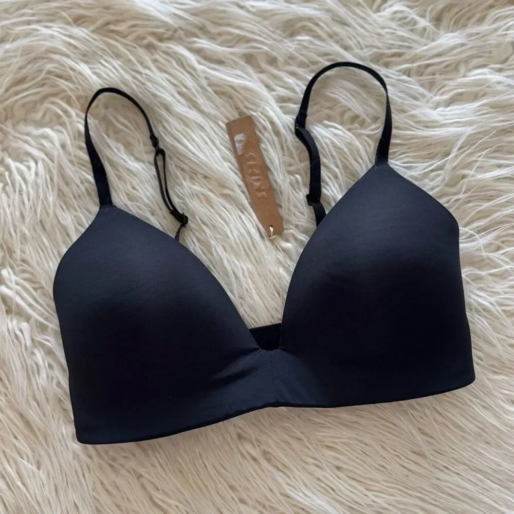 Skims Wireless Form T-shirt Bra Onyx Size 32D